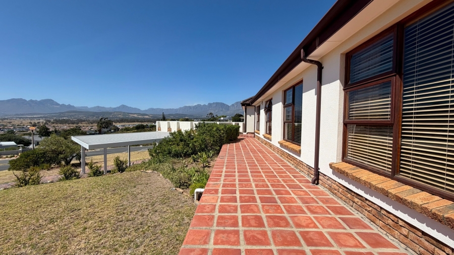 4 Bedroom Property for Sale in Mountainside Western Cape
